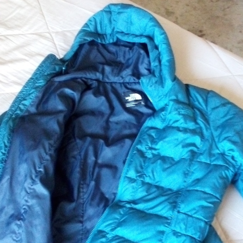 North Face jacket 550 w hood (women's) xl, blue, great condition.